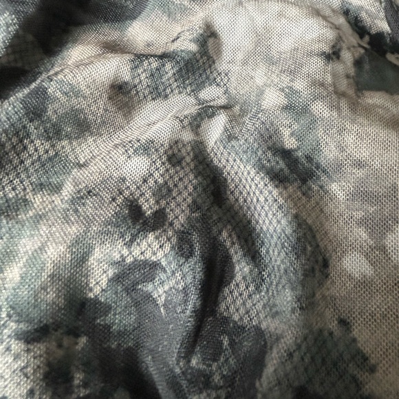 NWOT Urban Outfitters Size Small
Elle Cowl Cold-Shoulder
Playsuit/Romper lined - Picture 8 of 9